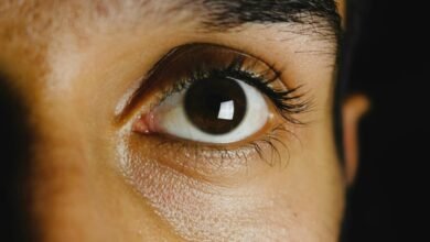 causes of eye sparkle